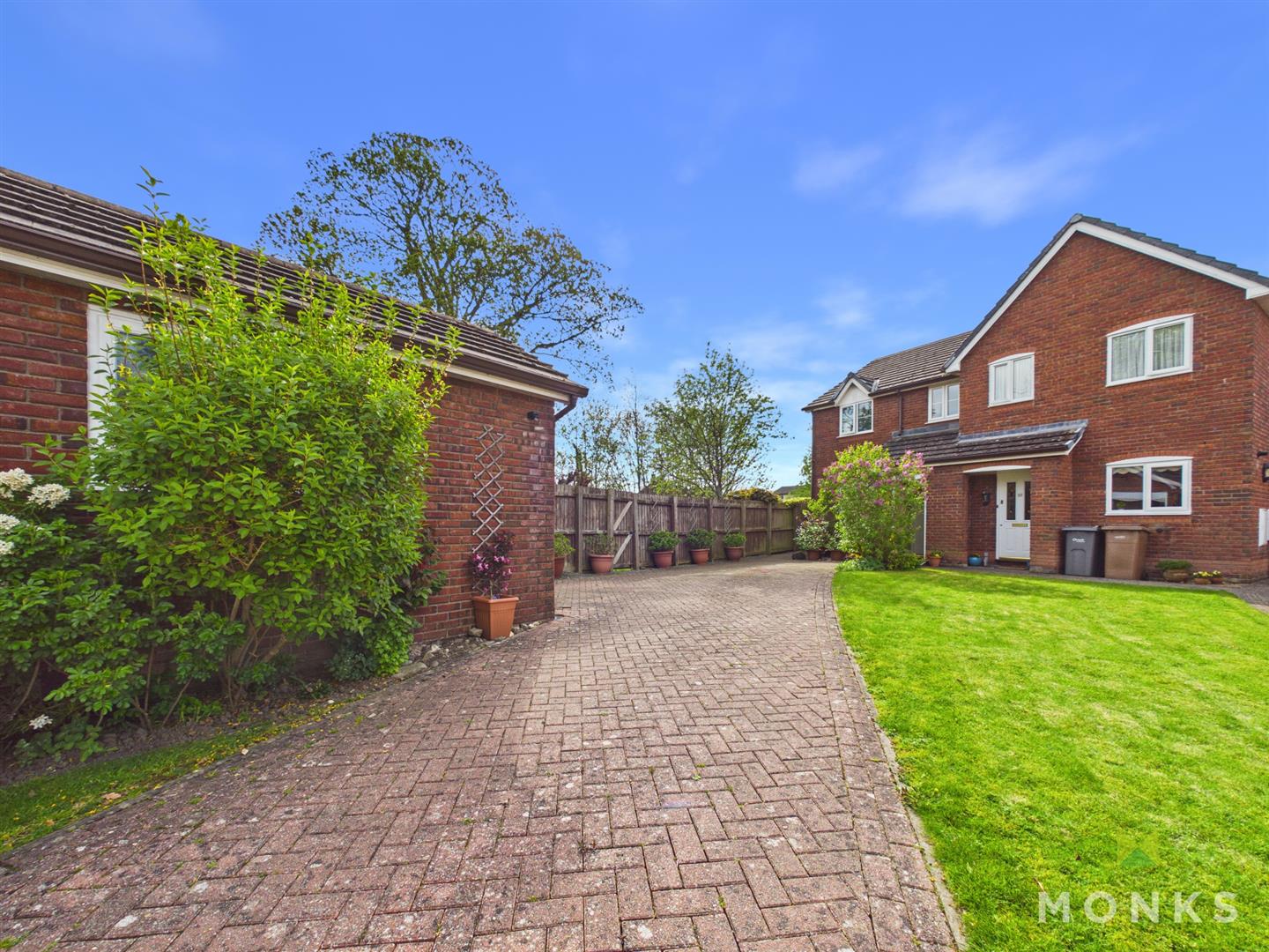 12 Border Close, Oswestry, SY11 2TT For Sale